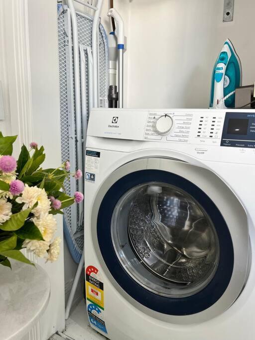 Bondi Beach Waves Beachfront Apartment ซิดนีย์ ภายนอก รูปภาพ