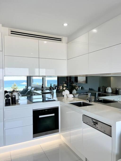 Bondi Beach Waves Beachfront Apartment ซิดนีย์ ภายนอก รูปภาพ