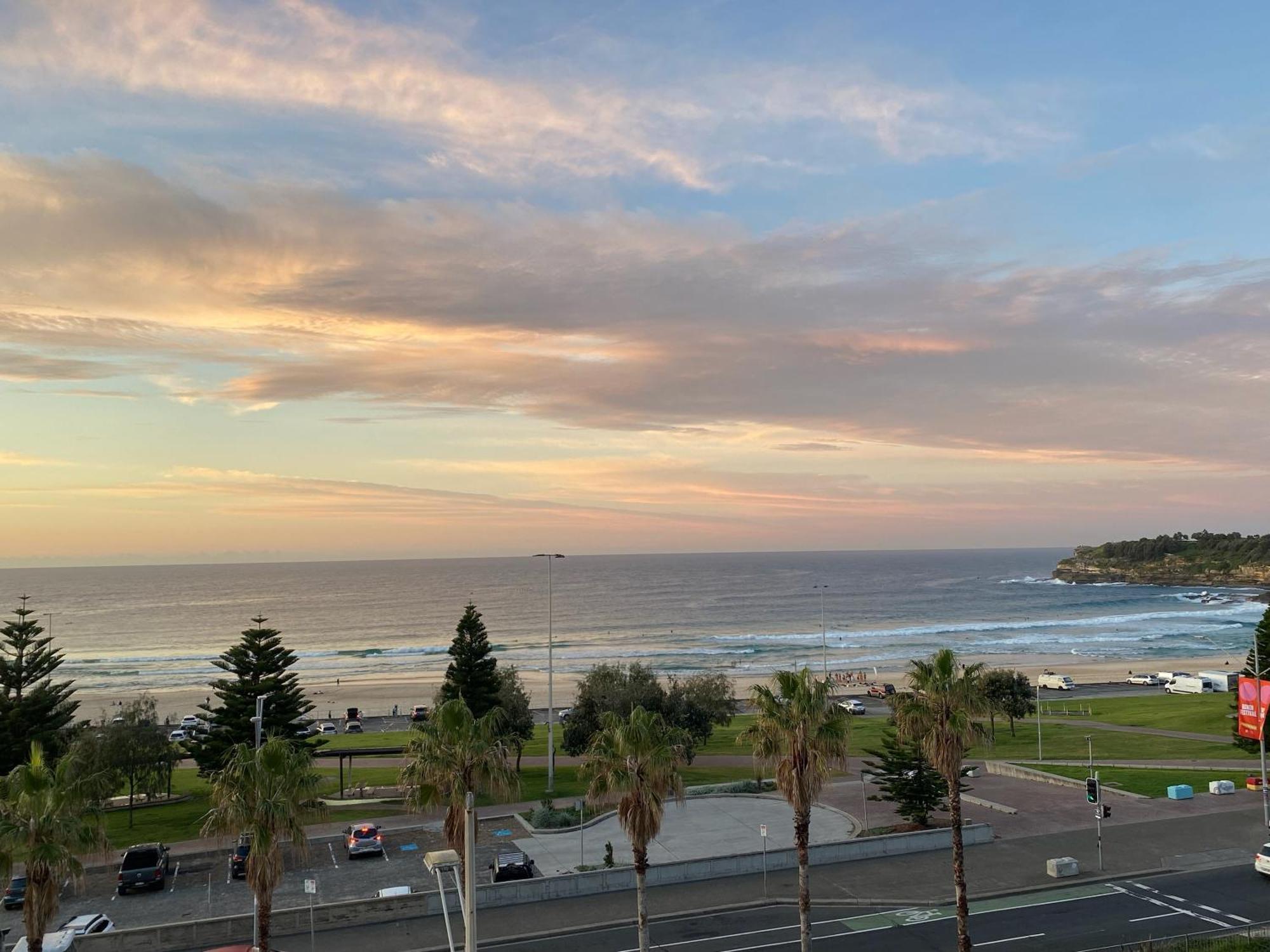 Bondi Beach Waves Beachfront Apartment ซิดนีย์ ภายนอก รูปภาพ